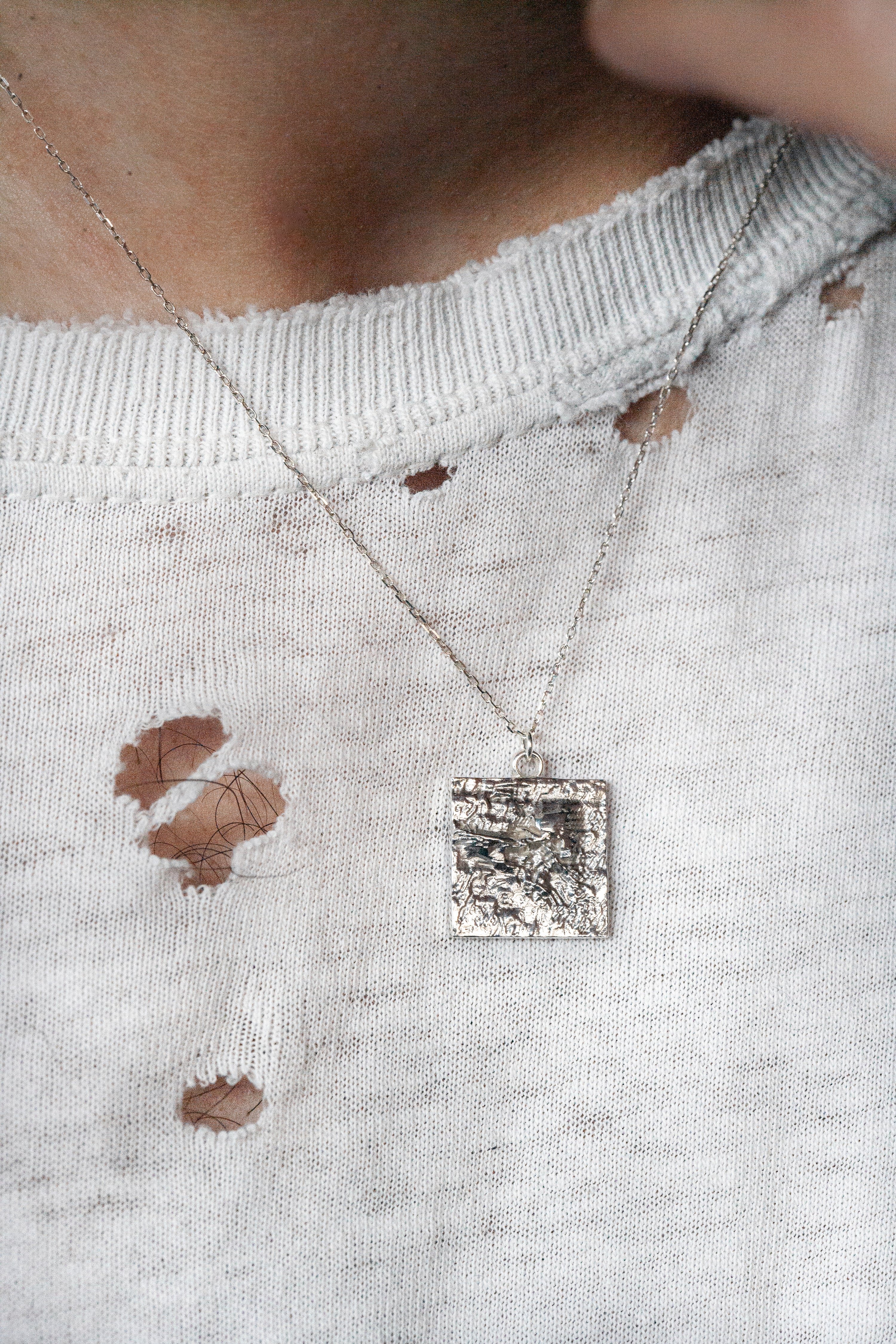 1079 PENDANT